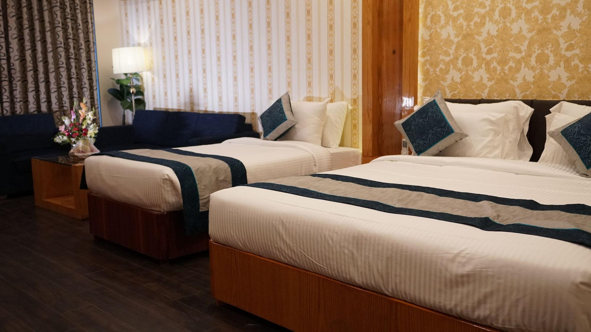 Hotel Tridev Váránaszi Kültér fotó