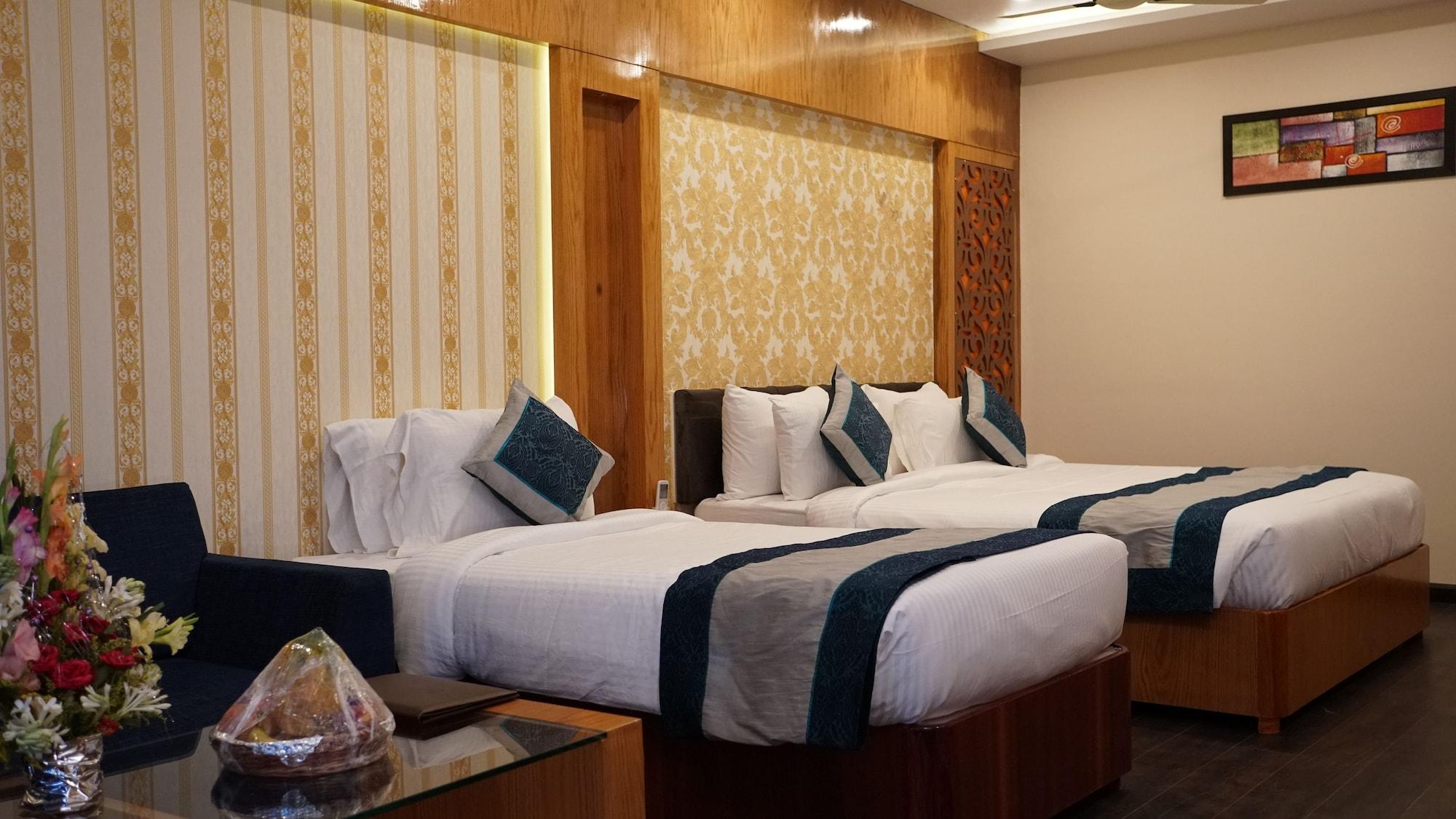 Hotel Tridev Váránaszi Kültér fotó
