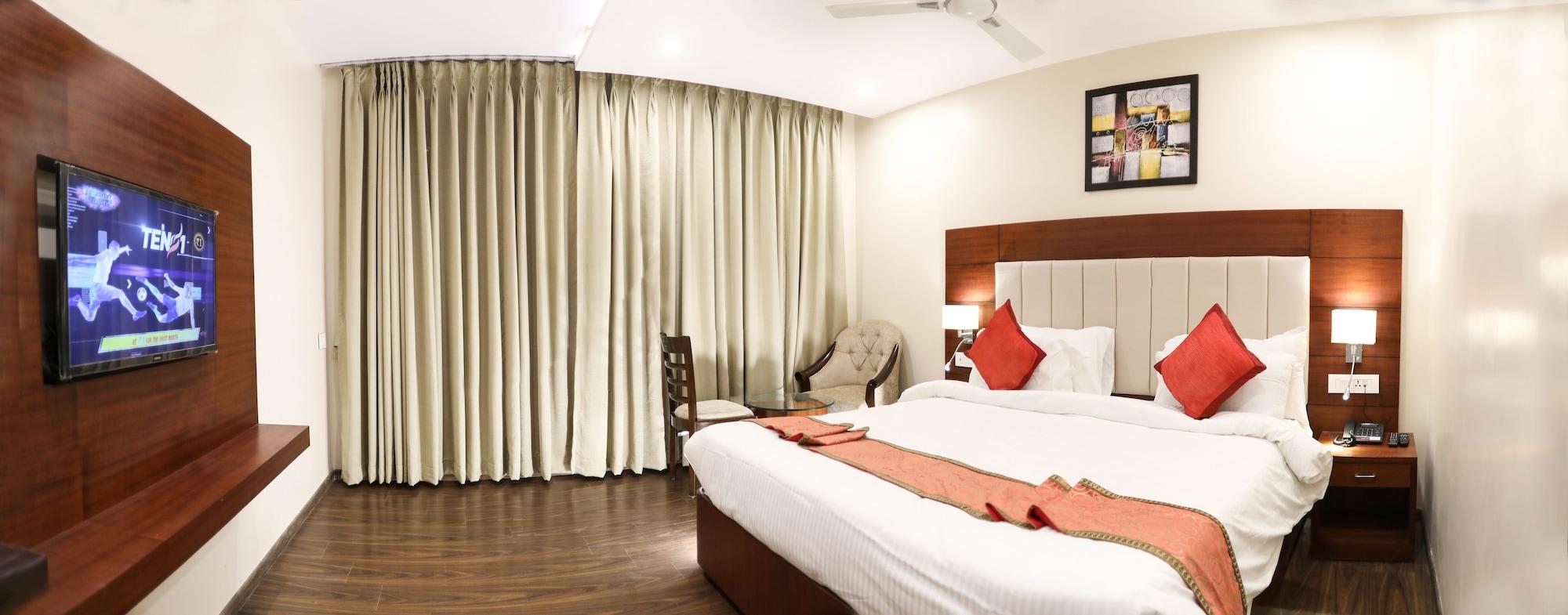 Hotel Tridev Váránaszi Kültér fotó