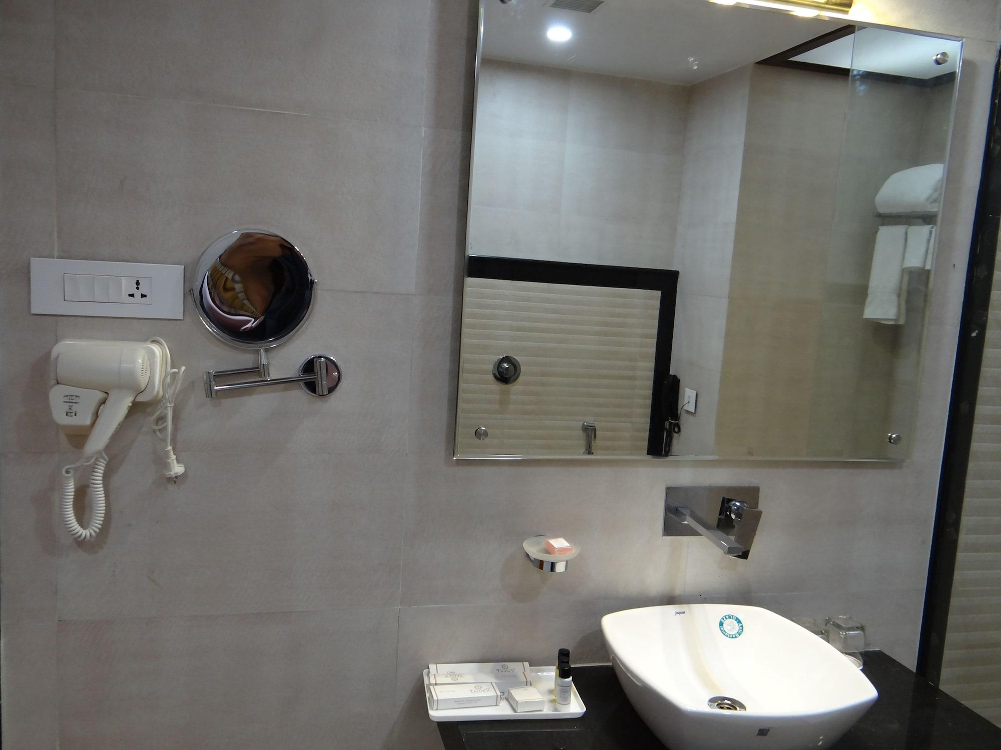 Hotel Tridev Váránaszi Kültér fotó