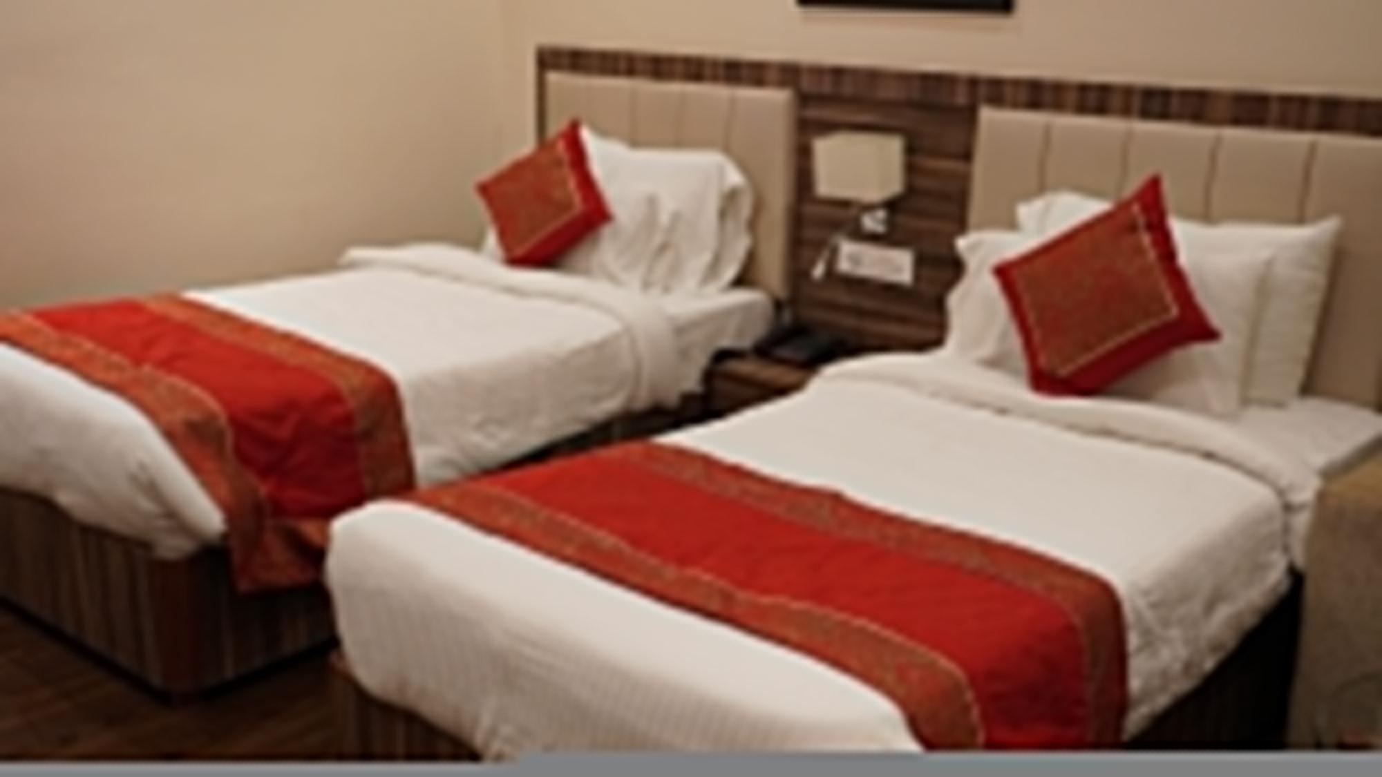 Hotel Tridev Váránaszi Kültér fotó