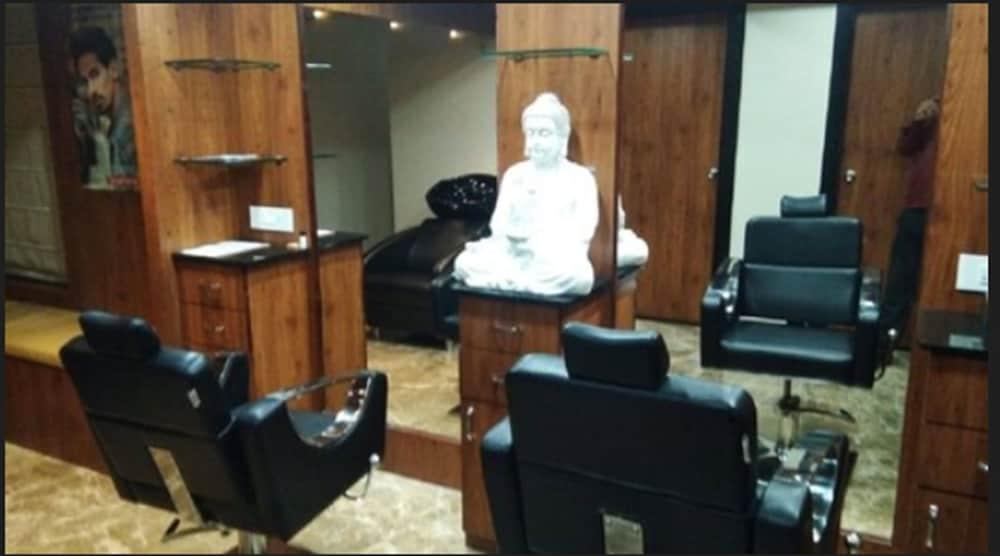Hotel Tridev Váránaszi Kültér fotó