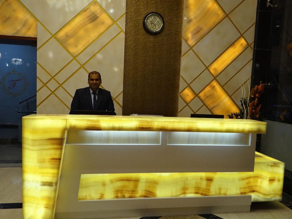 Hotel Tridev Váránaszi Kültér fotó