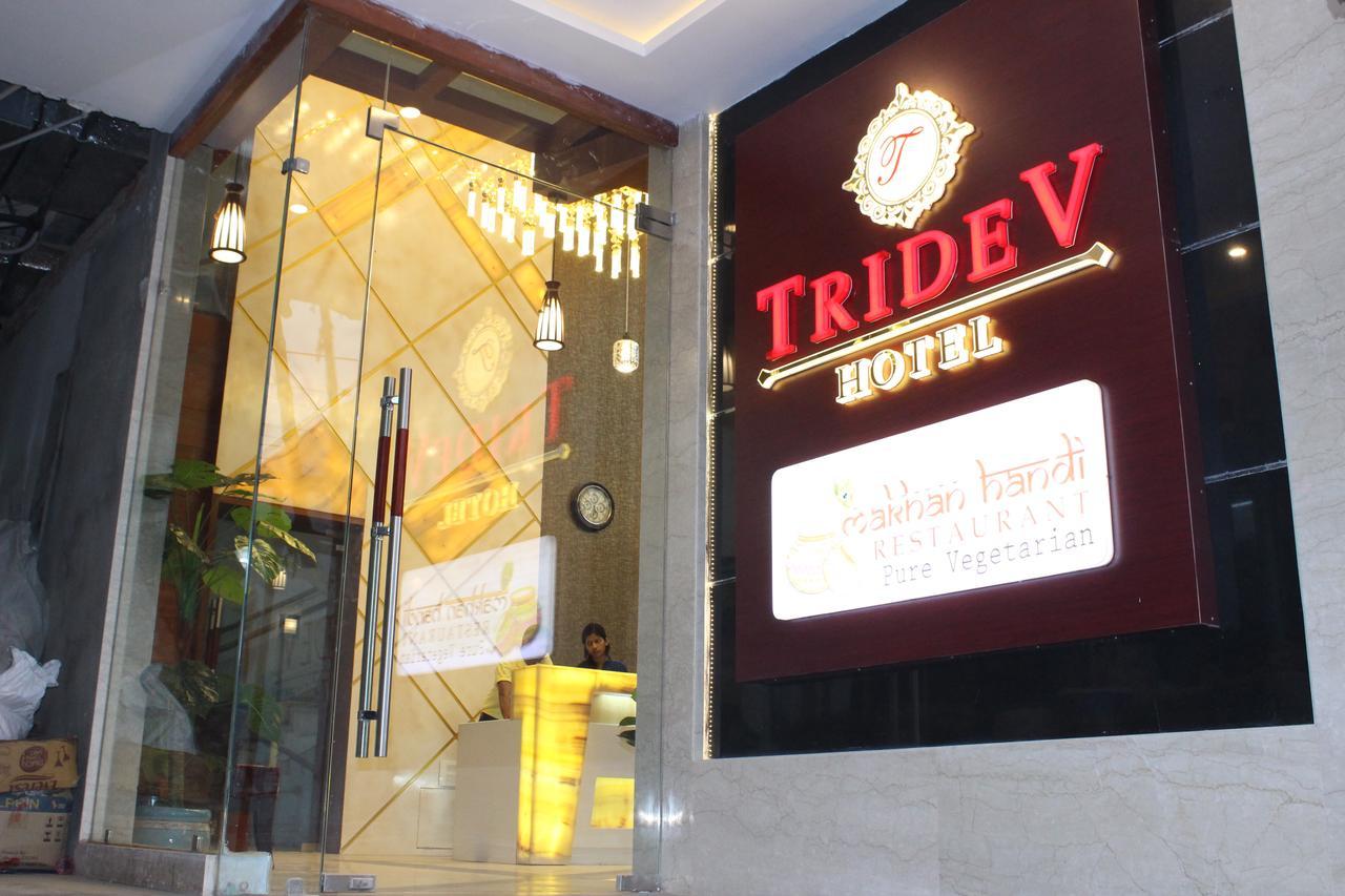 Hotel Tridev Váránaszi Kültér fotó