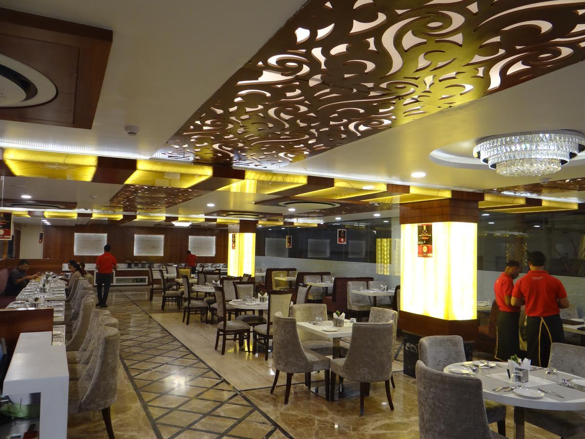 Hotel Tridev Váránaszi Kültér fotó
