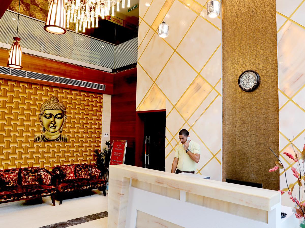 Hotel Tridev Váránaszi Kültér fotó