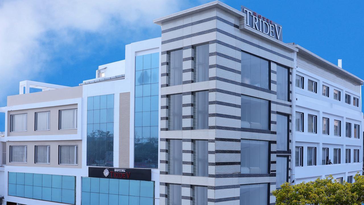 Hotel Tridev Váránaszi Kültér fotó