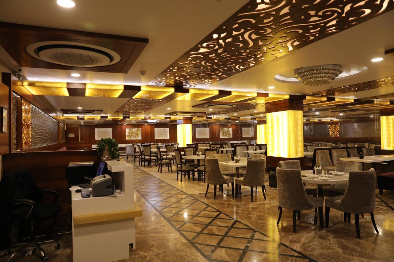 Hotel Tridev Váránaszi Kültér fotó