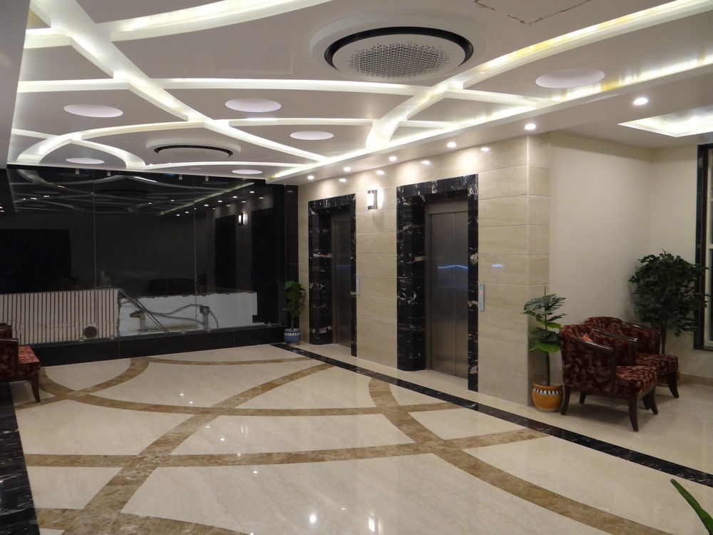 Hotel Tridev Váránaszi Kültér fotó